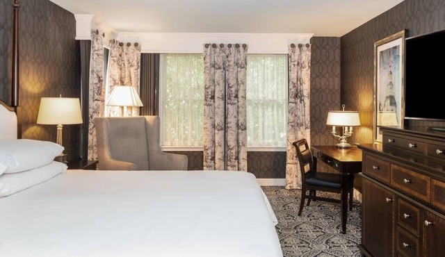 Governor Calvert King | Historic Inns | 0.3 Mi to City Dock | Dogs Allowed