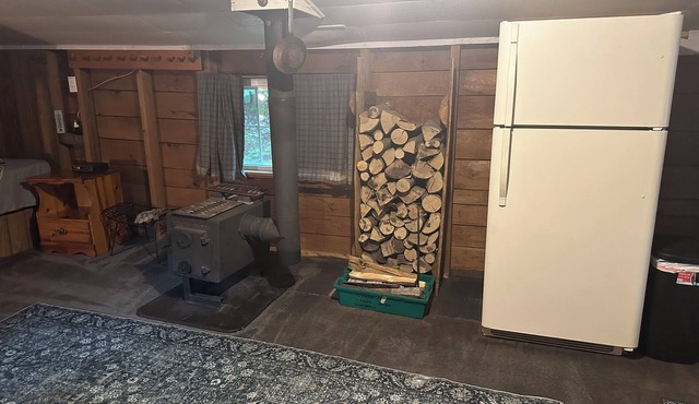Grandpa’s a rustic 1-bedroom cabin in Eckerman near the Tahquamenon Falls. in Eckerman