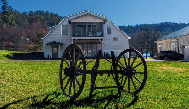 Great for Groups! Riverside farm stay with Trout fishing