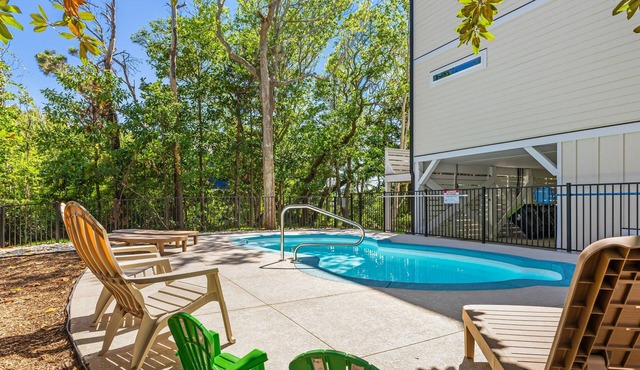 Great Ocean Views - Saltwater Pool - Elevator - 40A EV Charger - Mins to Beach, Shops and food
