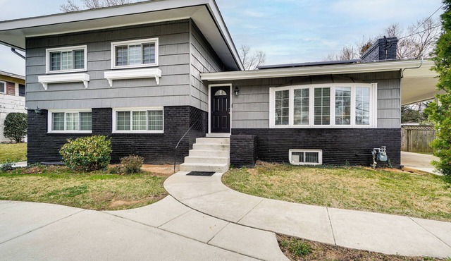 Group Getaway! Modern Silver Spring Home w/Yard