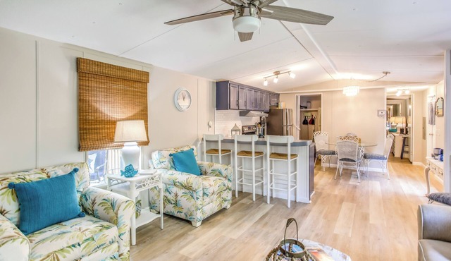 Hampstead Getaway - 5 Miles to Beaches!