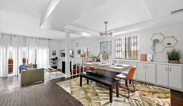 Heart of Hollywood ★ 2 Car Private Parking ★ Walk To Attractions!