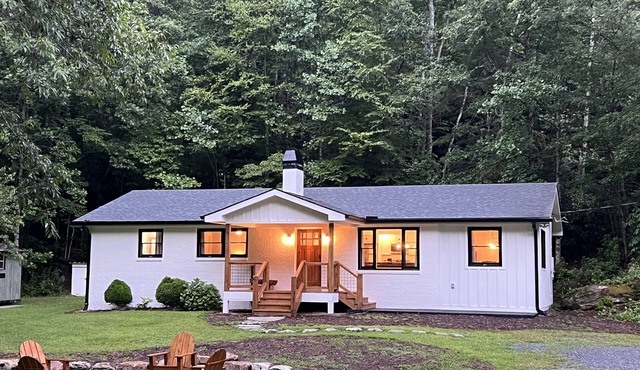 Highly rated cabin in DuPont State Forest between Brevard & Hendersonville
