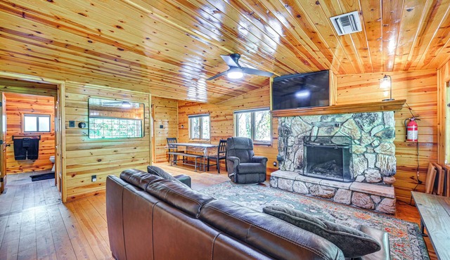 Hike & Snow Play! Creekside Cabin in Payson