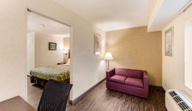 Hillside Inn & suites