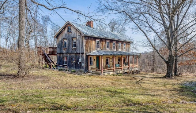 Historic 1840 year old Farmhouse Homestead in an idyllic, countryside setting
