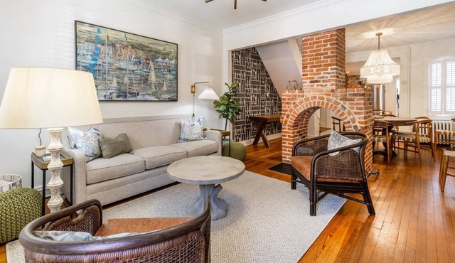 Historic Annapolis Hideaway Steps to USNA and Main St w Private Patio & Parking