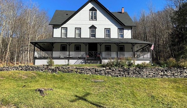 Historic farm house 4 minutes from Belleayre Ski Mountain, sleeps 15