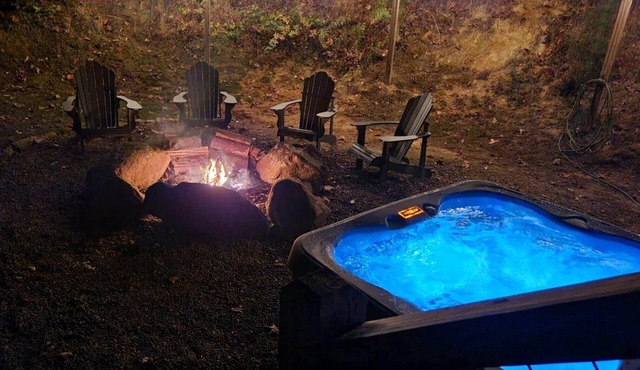 Hot Tub! Dog friendly w/View. Near WCU, Casino