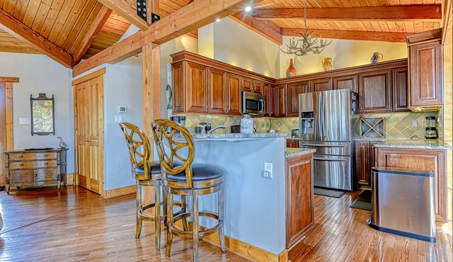 Huge lakefront home with A/C, sunroom, boat ramp, WIFI,game room, deck, & kayaks