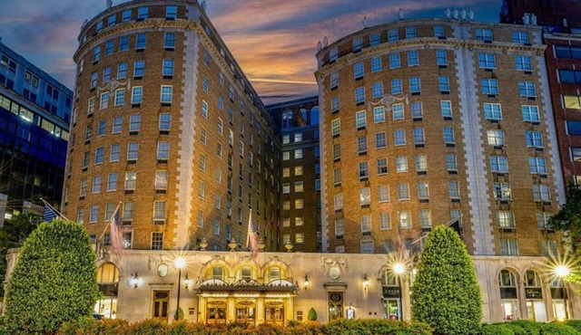 Iconic Mayflower Studio – Classic Washington Style in Prime Downtown Location