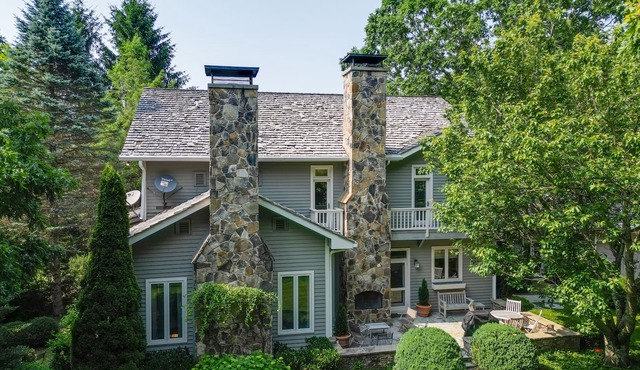 Immaculate Scaly Mountain Villa w/ Mountain Views!