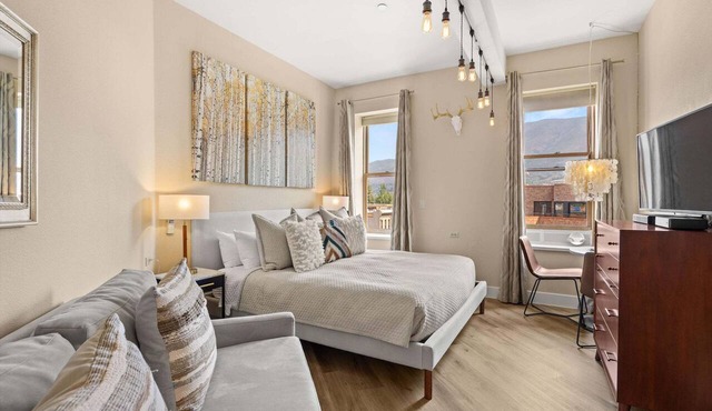 Independence Square 304 | Stylish Hotel Room with Downtown Views & Great Location