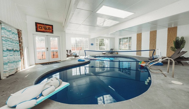 Indoor heated pool + HotTub + Golf view + EV + Games