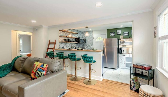 JazzKey Suites & Kindred Retreats/Full Kitchen/Coffee Bar/Good Vibes/WiFi
