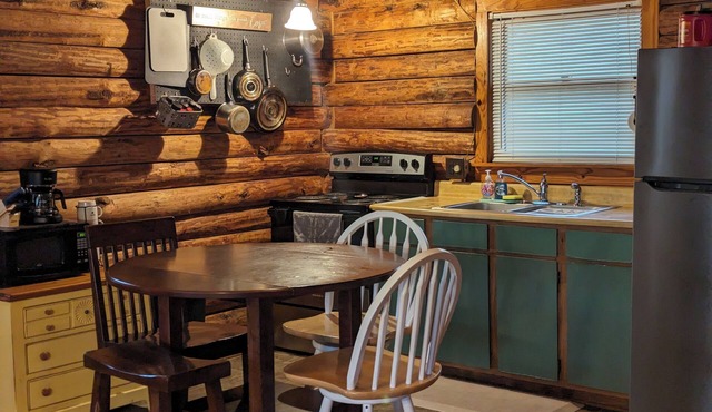 KDH Cozy Log Cabin near wood preserve