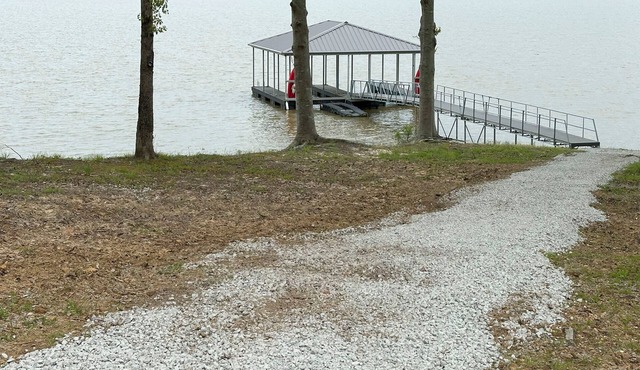 Kentucky Lake - Jonathan Creek 2-bedroom Cabin, WiFi, shared dock & Bald Eagles!