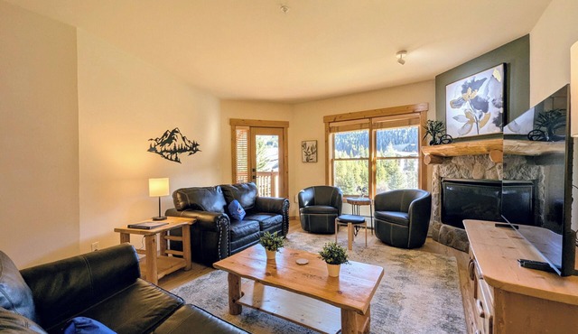 Keystone Retreat | Balcony w/Views & Hot Tubs