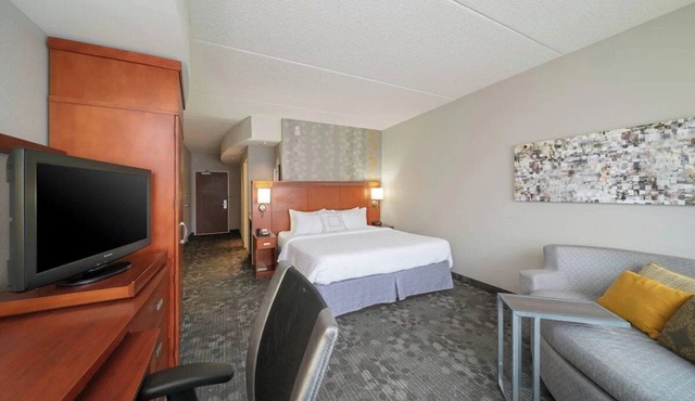 King Sofa | Courtyard Salisbury | Near Ocean City, Indoor Pool, Hearty Breakfast