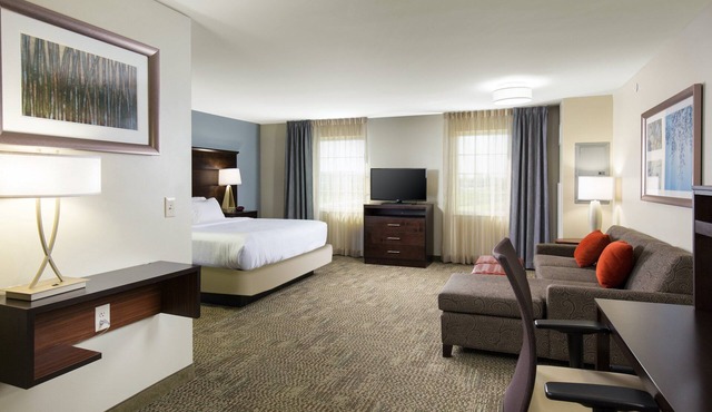 King Studio. Free Breakfast Buffet & Pool Access.