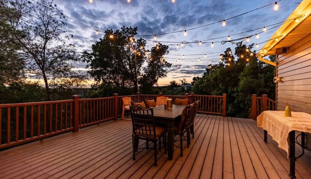Lagoon Basecamp-Hot Tub, Large Deck, Valley View!