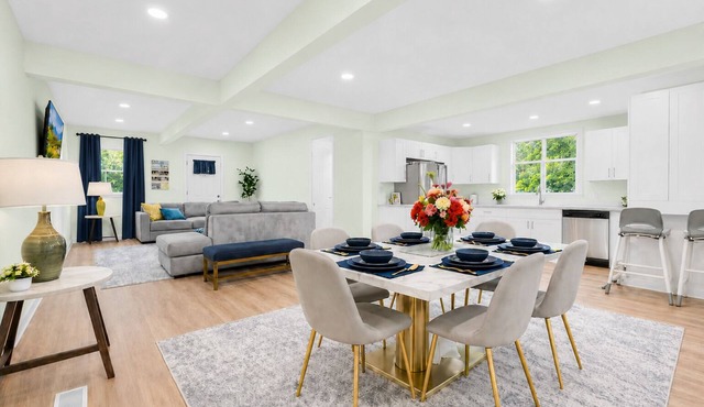 LAKE GEORGE VILLAGE. 1 Block to BEACH, SHEPHERDS PARK & CANADA St. PET Friendly
