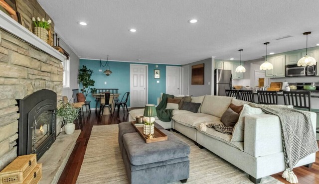 Lakefront 5 Bds, sleeps 8 -Blue Waters Cottage