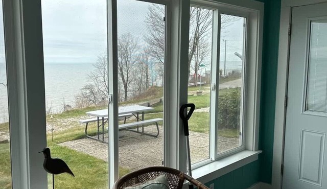 Lakeview - Cottage with scenic view of Lake Erie