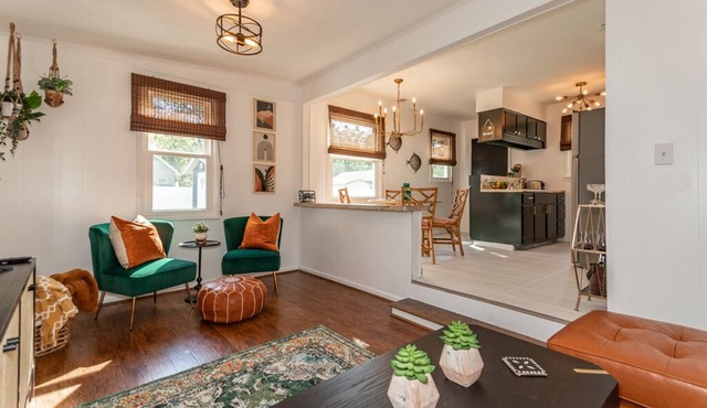 Lakeview Luxe Boho Bungalow - 5 mi to GOTL, close to Ashtabula Harbor & Wineries