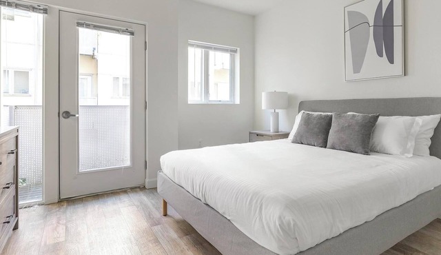 Landing | Stylish Studio, Gym, Courtyard