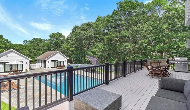 Large, secluded Watermill/Southampton estate with pool