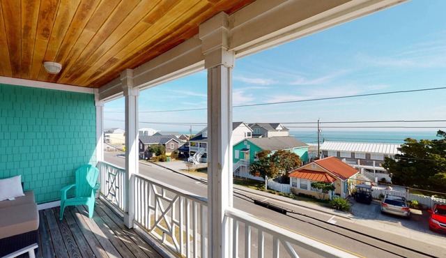Large Townhome w/Ocean View, Near Beach, Food + Pier, 2 Decks, Elevator, Dogs OK