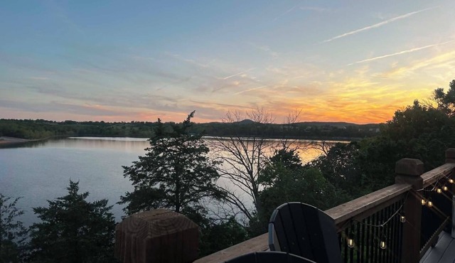LARGELAKEFRONTLUXURY Steps 2 TableRockLake! 7Bdrm6.5Bath.Sleeps22 CloseAttractns