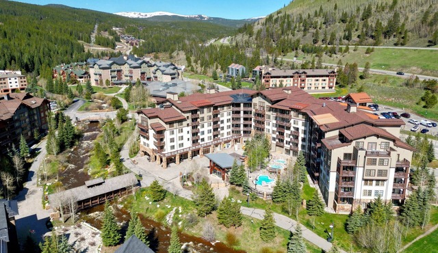 Largest Condo In Passage Point, Vaulted Ceilings, Huge Balcony - PP514 by Redawning