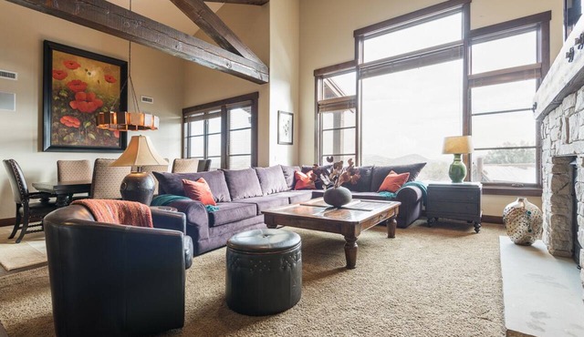 Last-Minute Savings! Penthouse with Ski-in/Ski-out Access and Private Hot Tub!