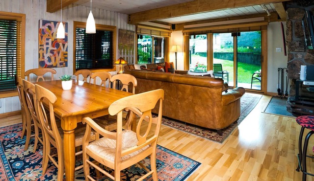 Lift One - Stylish three bedroom with walk-out patio