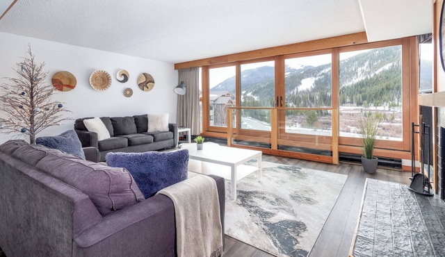 Location. Views. Fireplace. Pool. Hot tub. Lake.