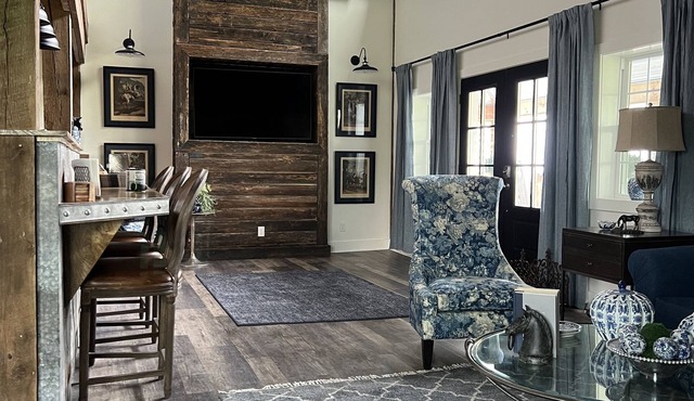 Loft above Beautiful Horse Barn on Bourbon Trail