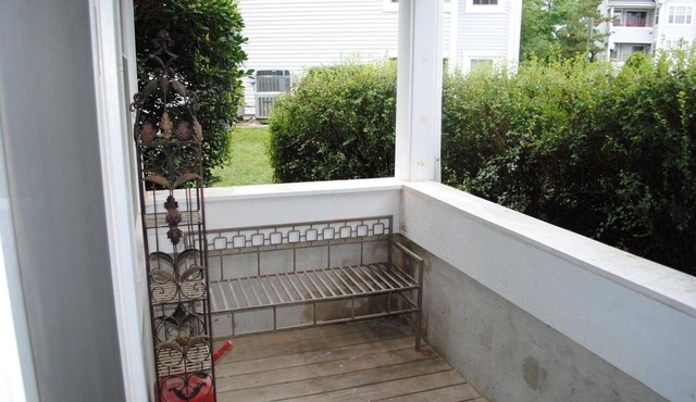 Lovely 2 bed/1bath corner unit with a private balcony.