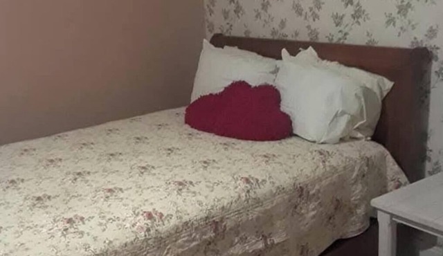Lovely 2-bedroom house with AC in adorable Maysville