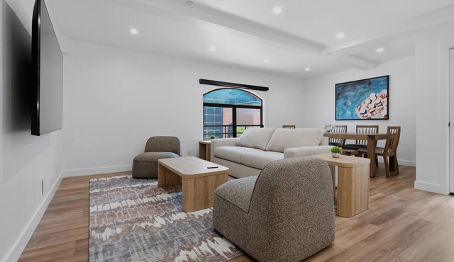Lovely Beachside 2-Bedroom Apartment