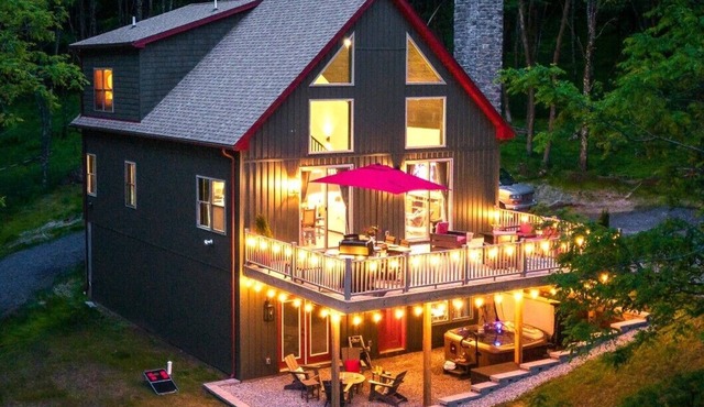 Luxe Lodge Hot Tub Arcade Game Rm, Outdoor Movies, Dogs OK, Resort w/Indoor Pool