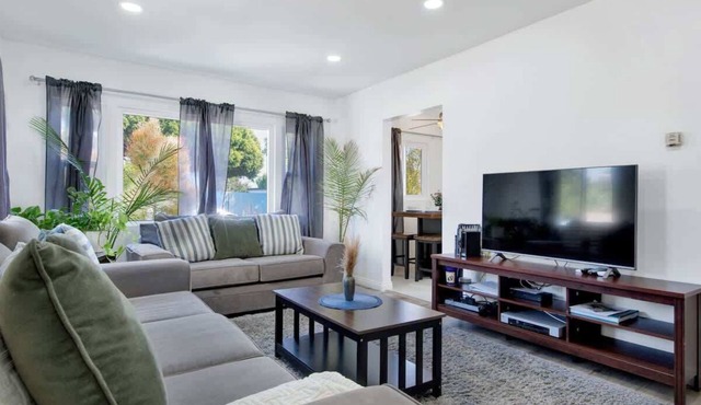 Luxurious Oasis Marina Adjacent 2bed 1bath