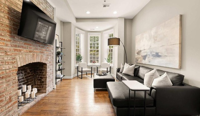 Luxury 2BR & Parking in Heart of DC - Steps to Metro