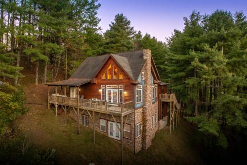 Luxury 5BR Home with Hot Tub Game Room and Epic Views