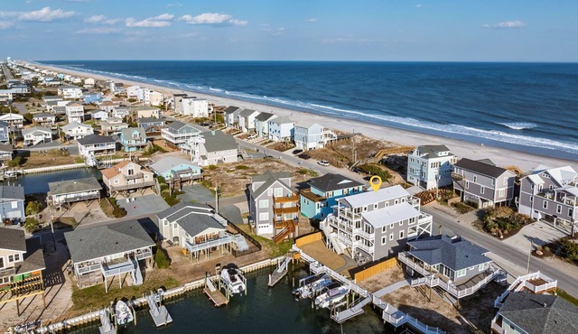 Luxury Costal Estate Home, Free Early Check in Sun-Sun, Kayak, Hot Tub, Elevator