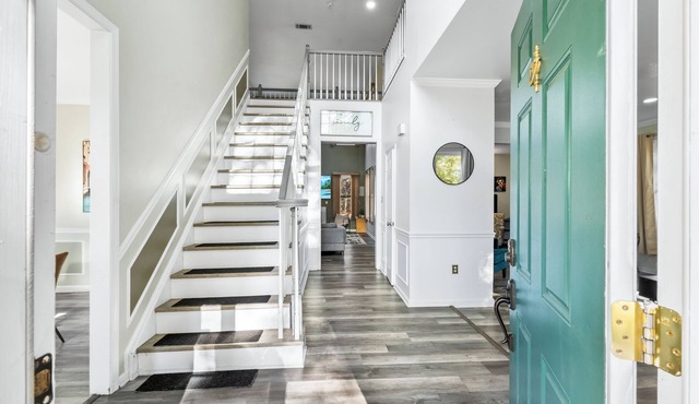 Luxury modern mansion/Cabin Near Washington DC-on over 4 Acres of private land.
