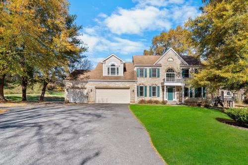 Luxury modern mansion Cabin Near Washington DC