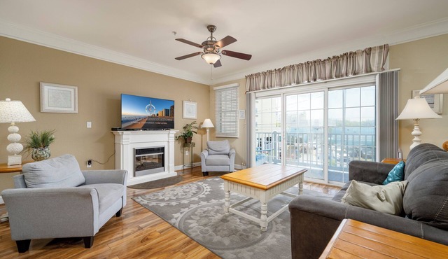 Luxury, space and comfort in an ideal boardwalk location!